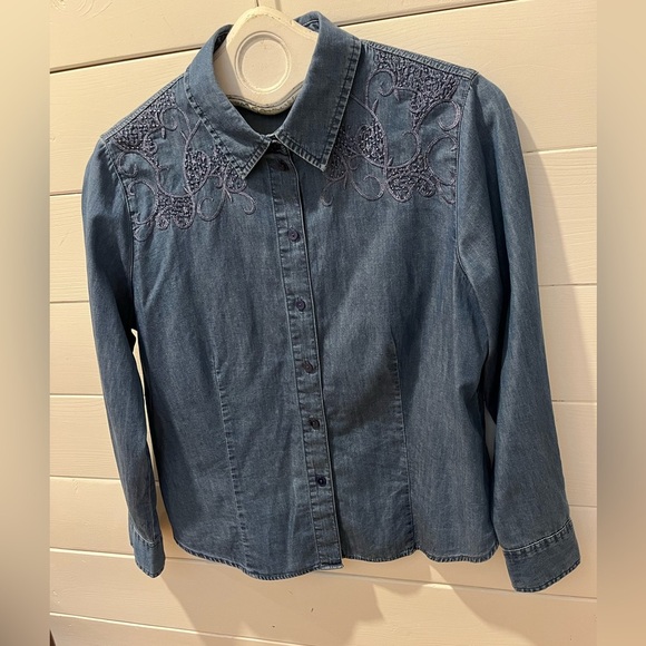 💙 ALIA PETITE Embroidered Denim Shirt – Size 10p - Picture 7 of 9